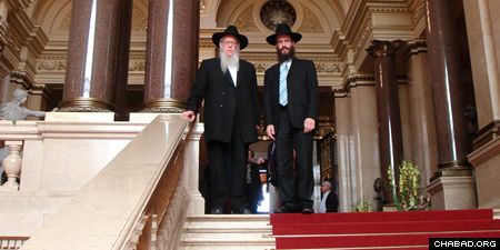 In 2006, Reb Leibel returned to Hamburg to attend the opening of the city's first Chabad center by his grandson, Rabbi Shlomo Bistritzky.