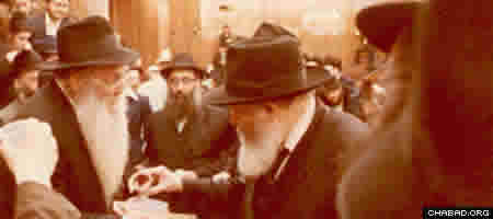 Rabbi Yehudah Leib (''Reb Leibel'') Bistritzky with the Rebbe.
