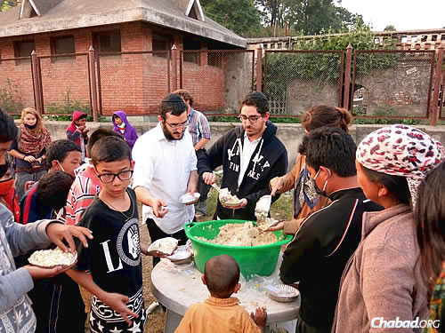 To help their neighbors on day five of the disaster in Nepal caused by a massive earthquake, the Chabad House in Kathmandu set up a food stall on Wednesday in a particularly improvised area and began handing out food to anyone who was there. (Photo: David Karsenty/Chabad of Nepal)