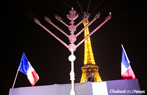The Chanukah menorah at the base of the iconic Eiffel Tower. (Photo: Thierry Guez)