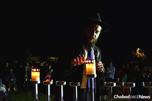 The recently established Chabad on the Coast held its very first Chanukah public menorah-lighting at a park overlooking the Tel Aviv promenade and the Mediterranean Sea. Rabbi Naiditch lit the candles in front of nearly 200 people; the lighting was followed by two other well-attended holiday events.