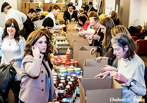 Volunteers packed boxes of kosher food for the hungry in New York City last week as part of the Chabad Relief Project, an affiliate of Chabad Lubavitch of Midtown Manhattan.