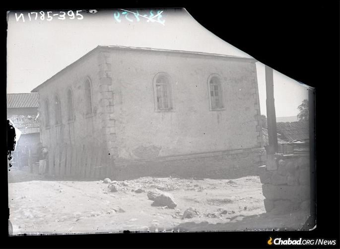 The stone synagogue in Sachkhere, Georgia, circa 1929. (Credit: Mark Plisetsky/Peter the Great Museum of Anthropology and Ethnography [Kunstkamera])
