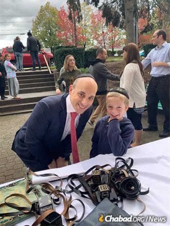 Jonathan Greenblatt was part of a crowd eager to do the mitzvah of tefillin.