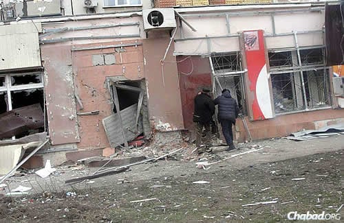 Grad rockets landed on a large neighborhood that includes a bazaar and marketplace, schools, apartment blocks and a bus station, and shook the synagogue not far away. (Photo: City of Mariupol Web Site)